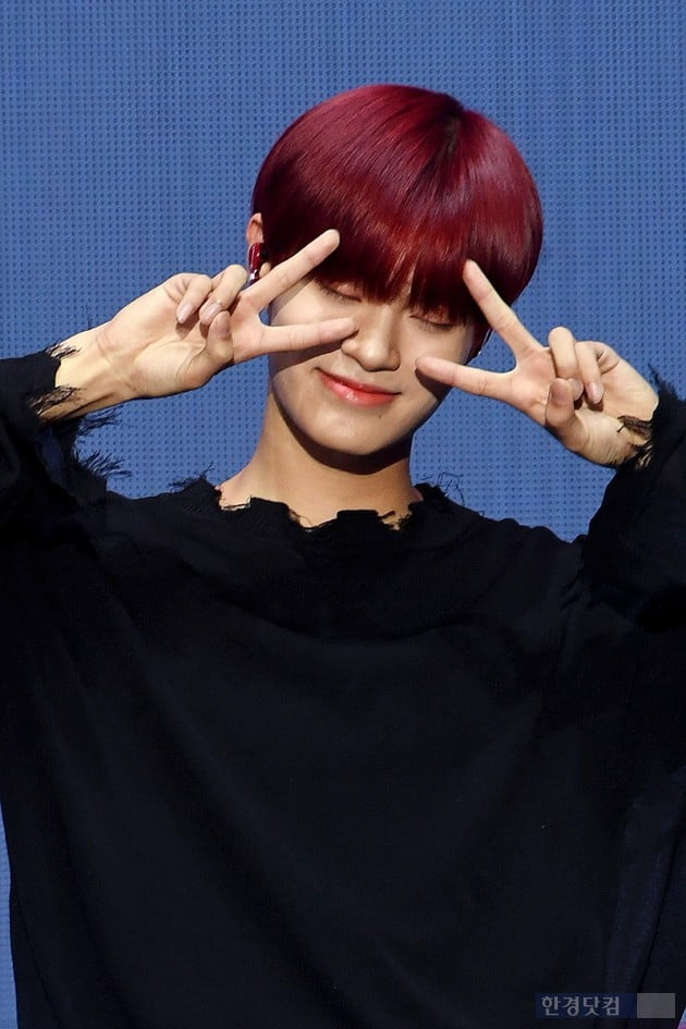 [포토] AB6IX 이대휘, '귀엽게 브이~'