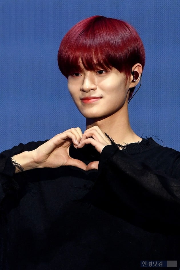 [포토] AB6IX 이대휘, '요정의 하트'