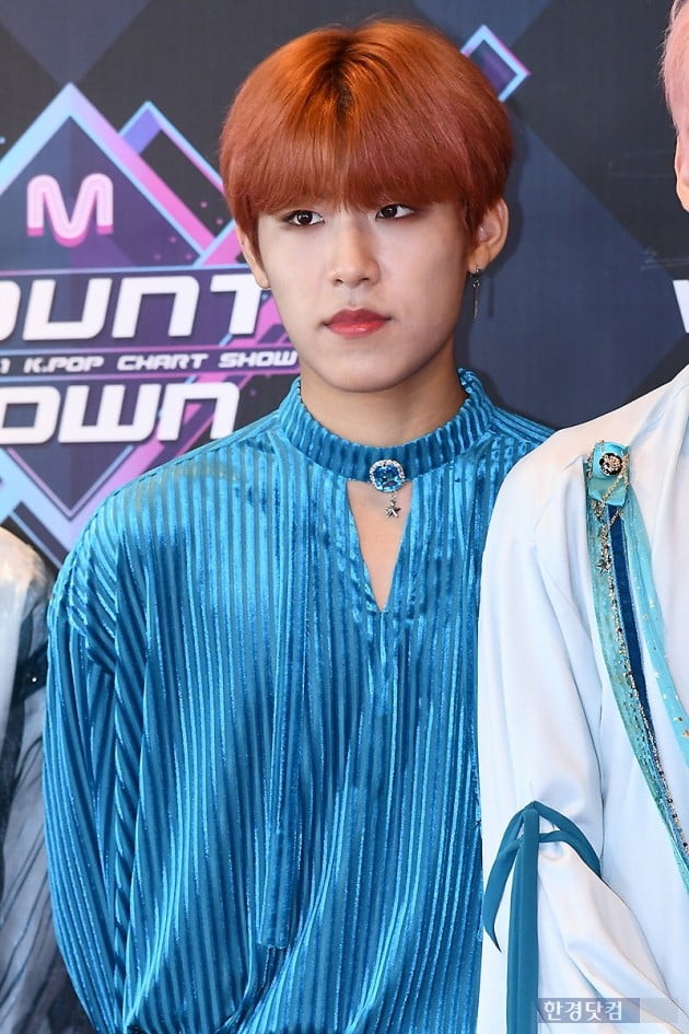 [포토] AB6IX 박우진, '체리 먹은 듯 빨간 입술~'