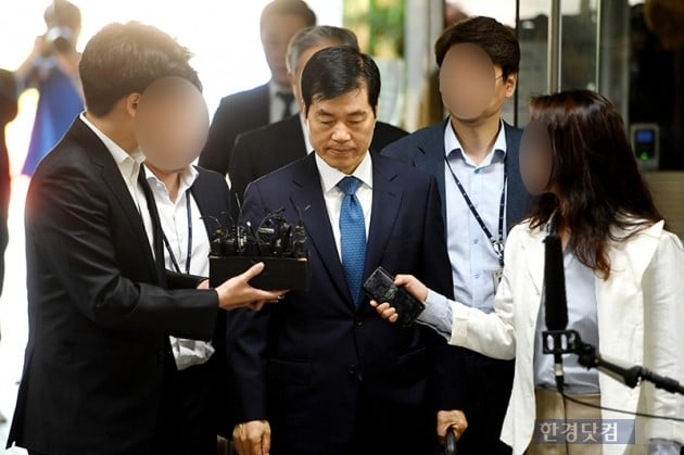 [포토] '증거인멸 지시' 혐의 삼성바이오로직스 김태한 대표 법원 출석