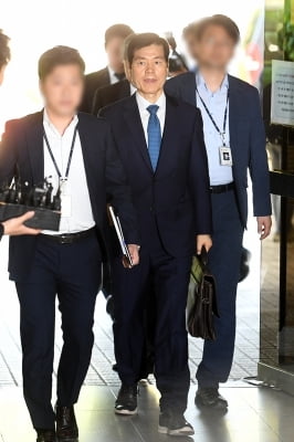 [포토] 법원 출석하는 삼성바이오로직스 김태한 대표