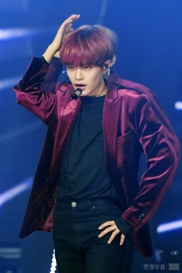 [포토] AB6IX 이대휘, '보랏빛 남자'