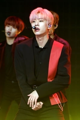  AB6IX 김동현, '핑크 헤어도 완벽 소화~'