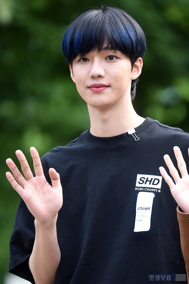 [포토] AB6IX 임영민, '소녀팬 마음 흔드는 멋진 모습'