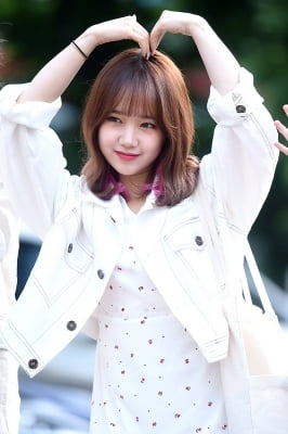 [포토] 위키미키 최유정, '사랑스럽게 하트~'