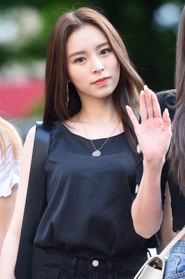 [포토] CLC 엘키, '심쿵 아이컨택~'