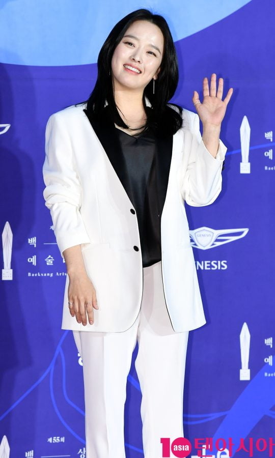 권소현이 1일 오후 서울 삼성동 코엑스에서 열린 제55회 백상예술대상 레드카펫 행사에 참석하고 있다.