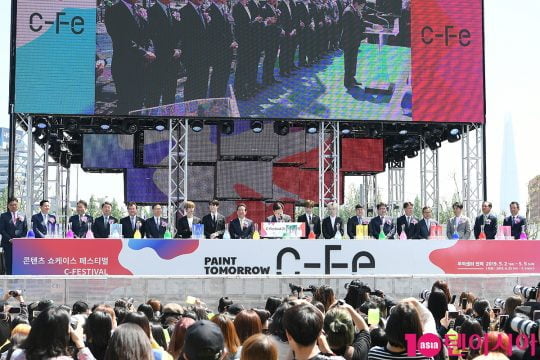 그룹 NCT드림이 2일 오전 서울 삼성동 코엑스 광장에서 열린 ‘C페스티벌 2019’ 개막식 행사에 참석했다.