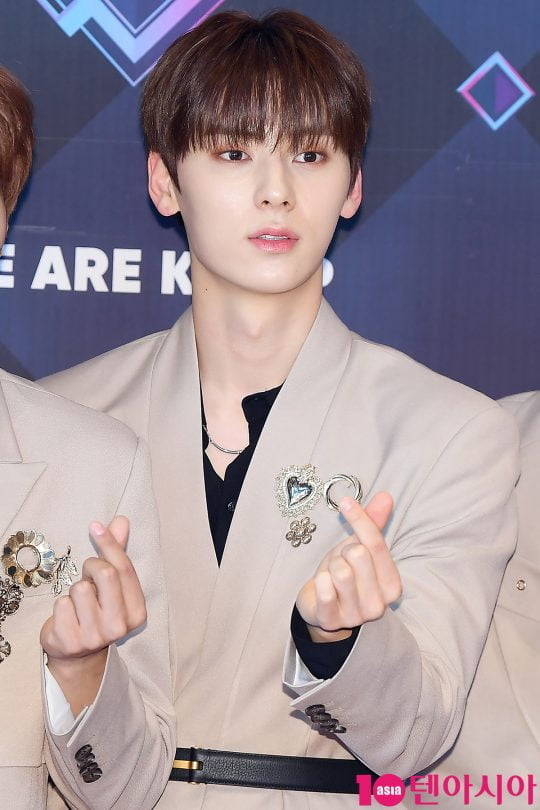 그룹 뉴이스트 황민현