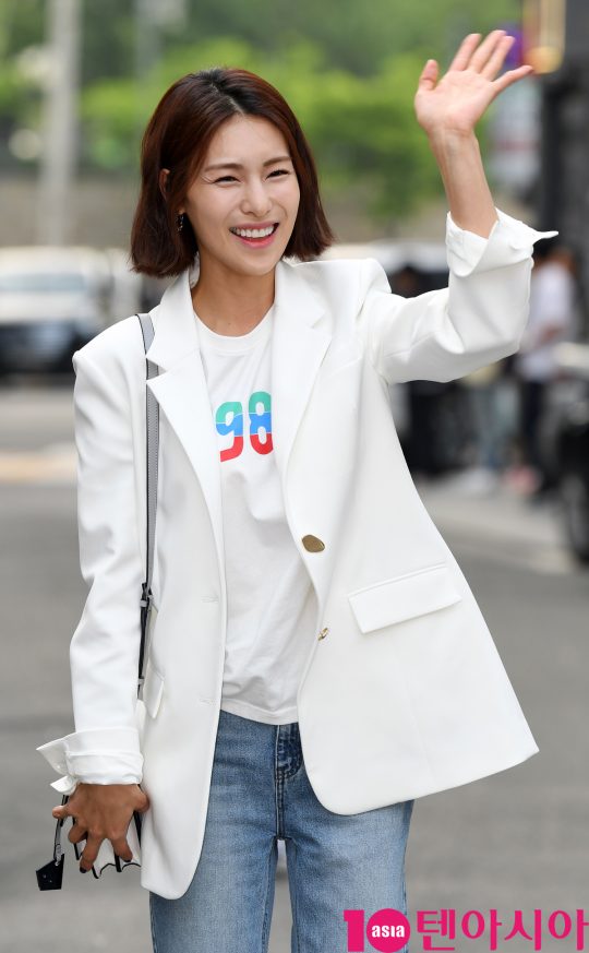배우 김정화가 12일 오후 서울 상암동 한 음식점에서 열린 tvN 토일드라마 ‘자백’ 종방연에 참석하고 있다.