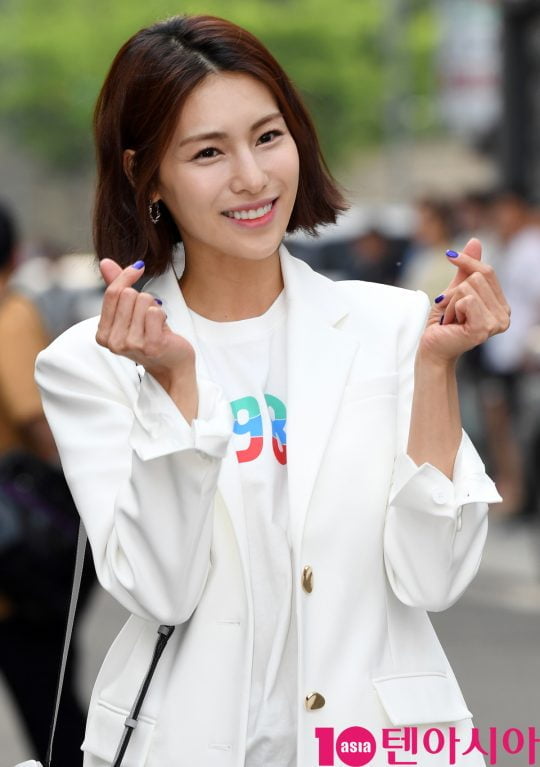 배우 김정화가 12일 오후 서울 상암동 한 음식점에서 열린 tvN 토일드라마 ‘자백’ 종방연에 참석하고 있다.
