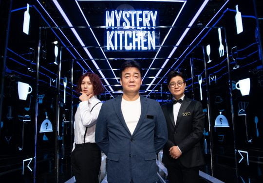 ‘미스터리 키친’ MC 김희철(왼쪽부터), 백종원, 김성주/사진제공=SBS