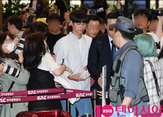 배우 박보검이 18일 오전 일본프로모션 참석 차 김포국제공항을 통해 일본으로 출국했다.