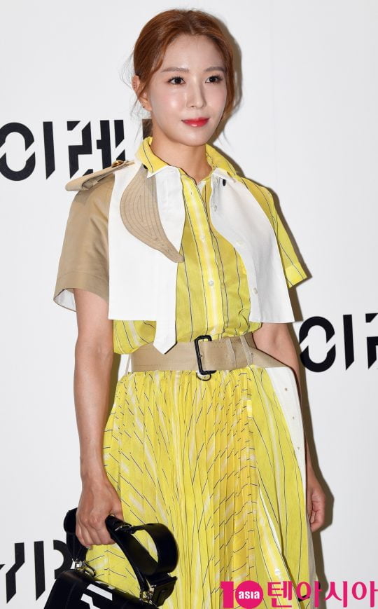 가수 보아가 21일 오후 서울 신사동 애슐린 갤러리에서 열린 바이레도의 포토콜 행사에 참석하고 있다.