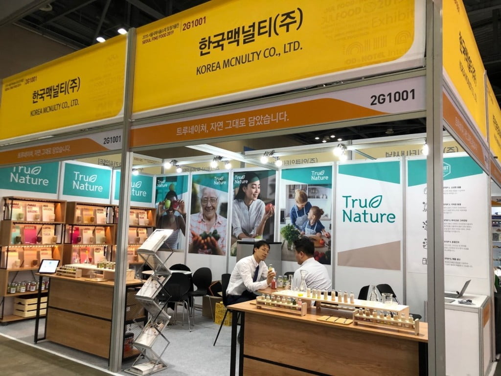 한국맥널티는 ‘2019 서울국제식품산업대전(SEOUL FOOD 2019)’에 참가해 CMGT기술에 대해 소비자에게 설명하고 있다. [사진=한국맥널티]