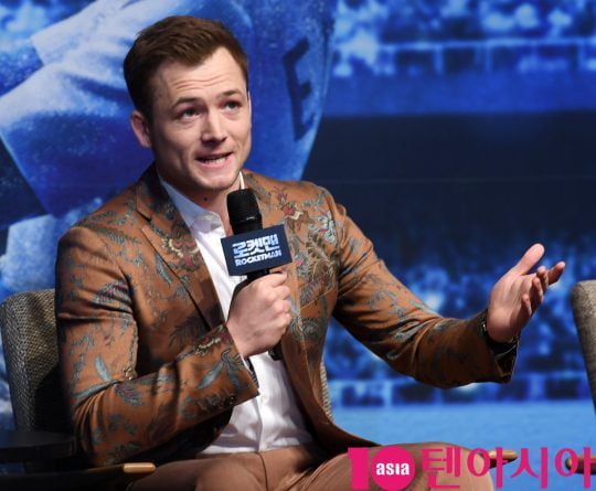 배우 태런 에저튼(Taron Egerton)이 23일 오전 서울 신천동 롯데시네마 월드타워에서 열린 영화 [로켓맨] 내한 기자간담회에 참석하고 있다.