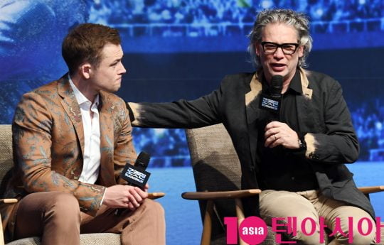 배우 태런 에저튼(Taron Egerton)과 덱스터 플레처(Dexter Fletcher) 감독이 23일 오전 서울 신천동 롯데시네마 월드타워에서 열린 영화 [로켓맨] 내한 기자간담회에 참석하고 있다.