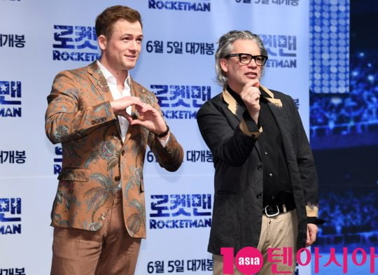 배우 태런 에저튼(Taron Egerton)과 덱스터 플레처 감독이 23일 오전 서울 신천동 롯데시네마 월드타워에서 열린 영화 [로켓맨] 내한 기자간담회에 참석하고 있다.