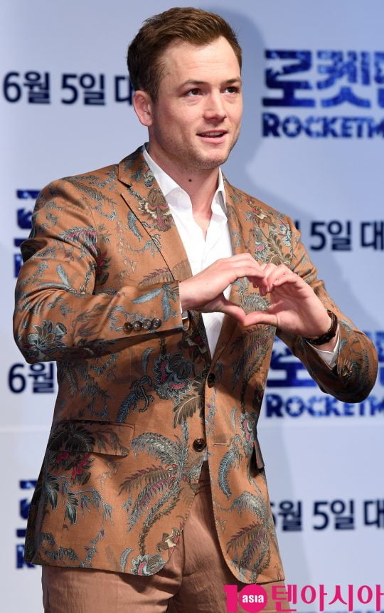 배우 태런 에저튼(Taron Egerton)이 23일 오전 서울 신천동 롯데시네마 월드타워에서 열린 영화 [로켓맨] 내한 기자간담회에 참석하고 있다.