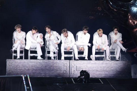 방탄소년단, 브라질 상파울루 스타디움 투어 10만 관객 &#39;열광&#39;…&#34;잊지 못할 순간&#34;