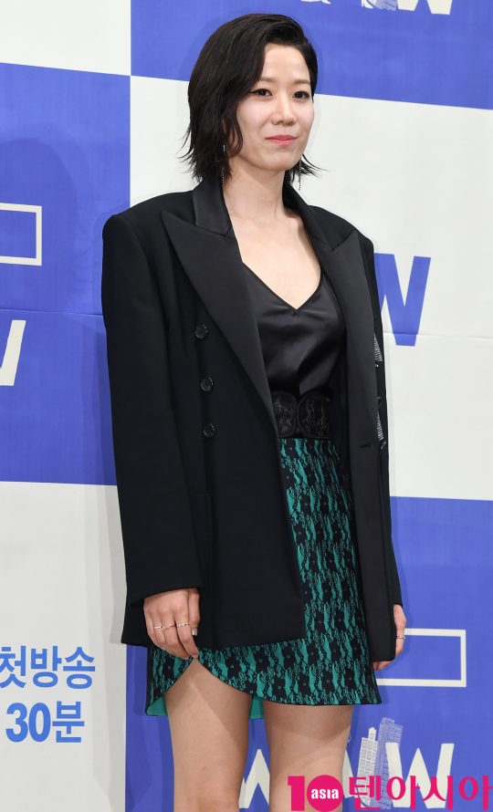 배우 전혜진이 29일 오후 서울 강남구 논현동 임피리얼 팰리스 호텔에서 열린 tvN 새 수목드라마 ‘검색어를 입력하세요 WWW’ 제작발표회에 참석하고 있다.