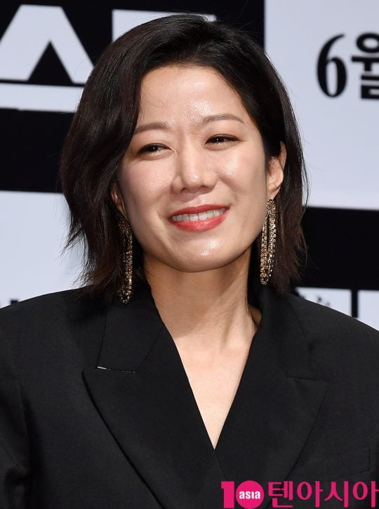 배우 전혜진이 30일 오전 서울 신사동 압구정 CGV에서 열린 영화 ‘비스트’ 제작보고회에 참석하고 있다.