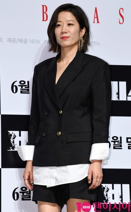 배우 전혜진이 30일 오전 서울 신사동 압구정 CGV에서 열린 영화 ‘비스트’ 제작보고회에 참석하고 있다.