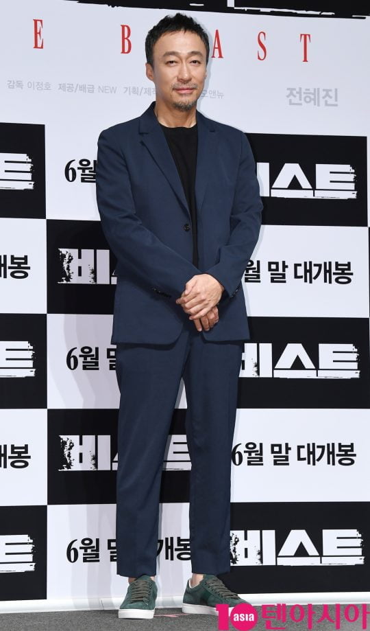 배우 이성민이 30일 오전 서울 신사동 압구정 CGV에서 열린 영화 ‘비스트’ 제작보고회에 참석하고 있다.