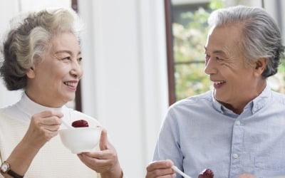 어버이날 선물…자녀보다 효도하는 '간병보험' 골라볼까