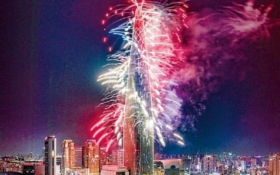 롯데면세점 '냠' 행사 불꽃 축제에 왕훙 초청