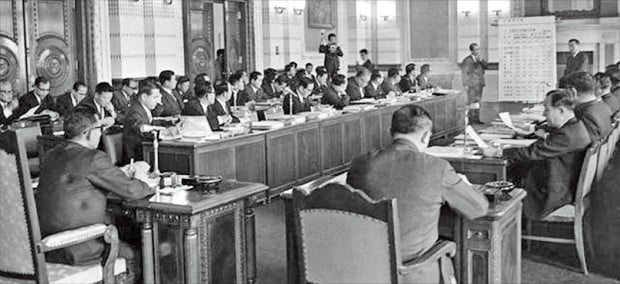 1968년 열린 박정희 대통령 주재의 수출진흥확대회의. 