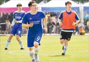 그룹 축구경기서 선수로 뛴 조현준