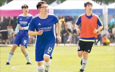 그룹 축구경기서 선수로 뛴 조현준