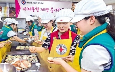 선생님과 함께 만드는 ‘사랑의 빵’