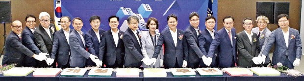 지난해 개청 10주년을 맞은 대구경북경제자유구역청이 4차 산업혁명 시대 과학기술 연구개발(R&D) 분권화와 스케일업 기업의 기술사업화 거점 조성에 나섰다.  /대구경북경제자유구역청 제공 