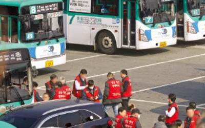  근로시간 단축 따른 비용을 세금으로 충당해선 안 되죠~