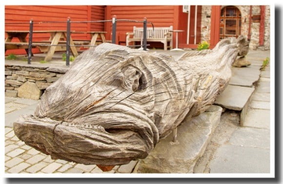 한자동맹시절 거래되던 ‘대구’ 모양으로 만든 목각 동상 