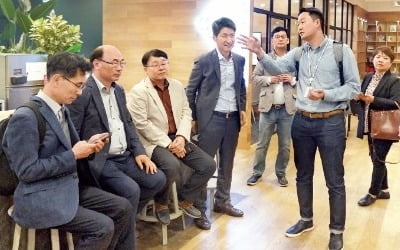 "年 10회 이상 强小기업 방문…현장보다 좋은 스승은 없죠"