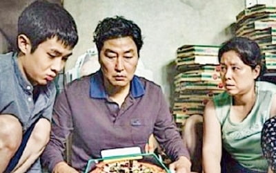 '기생충'은 어떤 영화…장르영화 틀에 대담한 상상력 가미