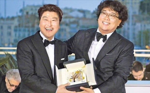 봉준호 감독 ‘기생충’ 한국영화 첫 황금종려상