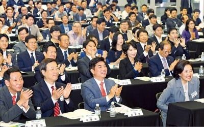 박영선 중소벤처기업부 장관 "12兆 펀드로 유니콘 10개 이상 키운다"