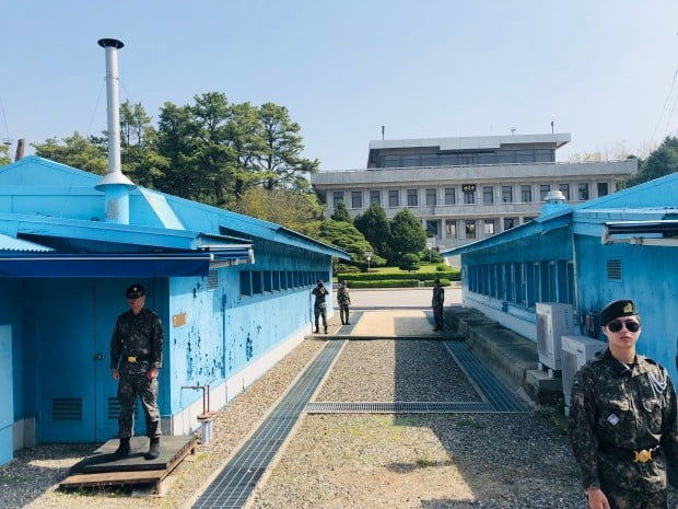 7개월 만에 재개된 판문점 투어…북측엔 중국인 관광객들 '우르르'