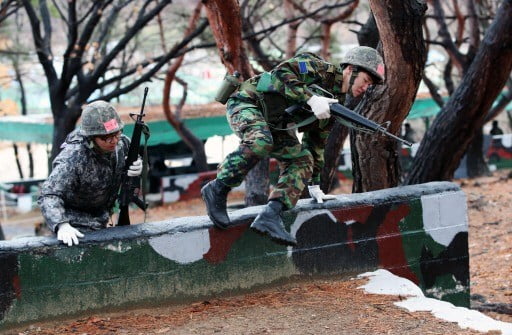 화장품 사재기로 구매 수량 제한까지…예비역들 쇼핑채널로 부상한 군세점 Px | 한국경제