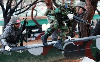 화장품 사재기로 구매 수량 제한까지…예비역들 쇼핑채널로 부상한 '군세점' PX