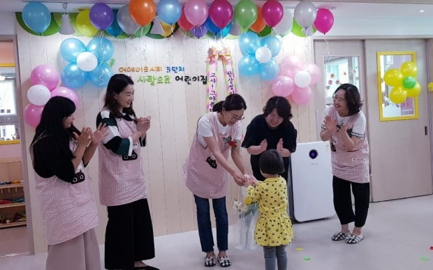 부영그룹, 전국 62곳‘부영 사랑으로 어린이집’ 보육 교사들에게 앞치마 600여 장 전달