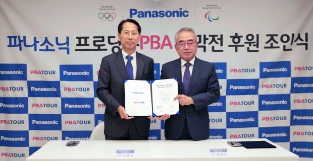 (왼쪽부터)노운하 파나소닉코리아, 김영수 PBA 총재 / PBA 제공