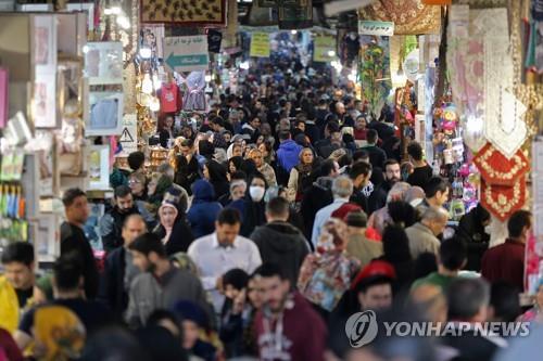 美 원유수출 전면 제재 첫날…이란 휘발유배급제 소문 '흉흉'