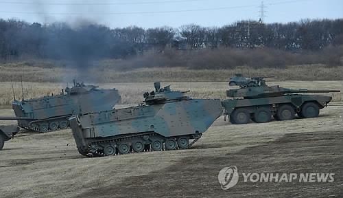 헌법기념일 맞은 日, 평화헌법 개정 논란으로 양분