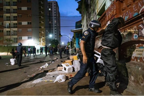 브라질 상파울루 시내 '마약의 거리'서 총격전…3명 사상