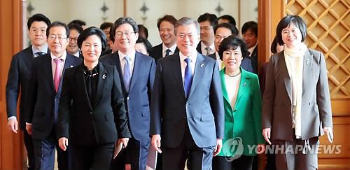 靑·여야4당 "대통령-5당 즉각 회담"…한국당 "일대일 회담"